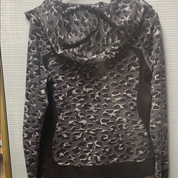 Lululemon jacket - Picture 4 of 5